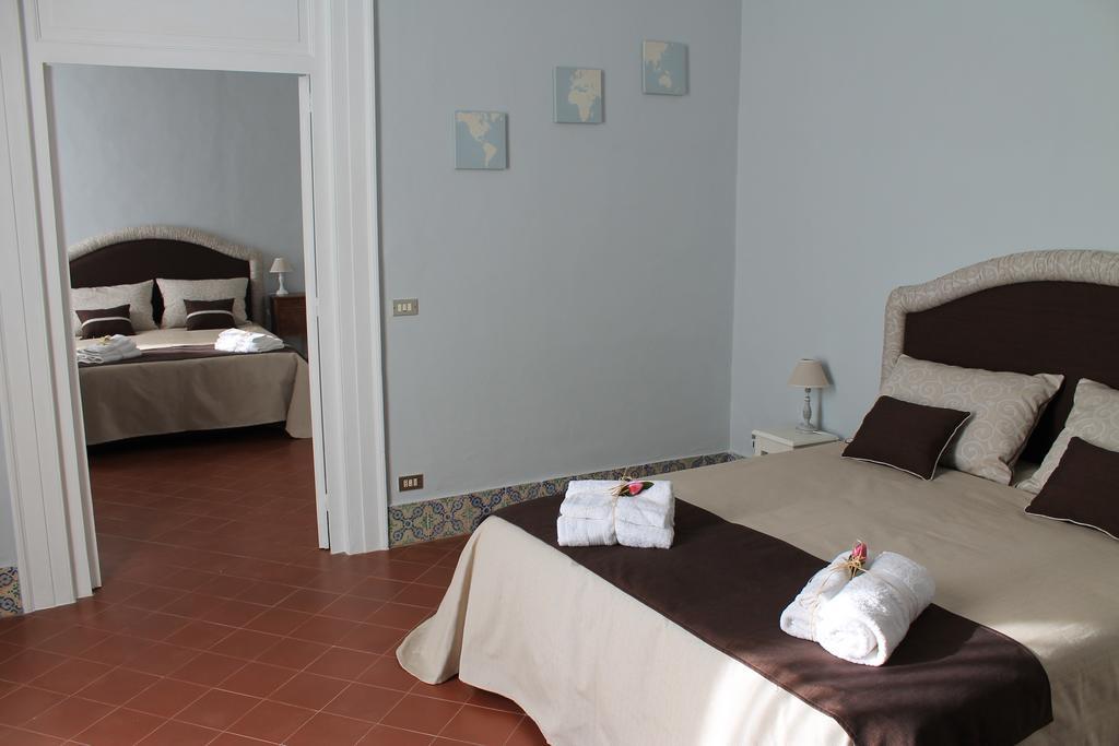 Palazzo Bianchi Domus Holidays Trani Exterior photo