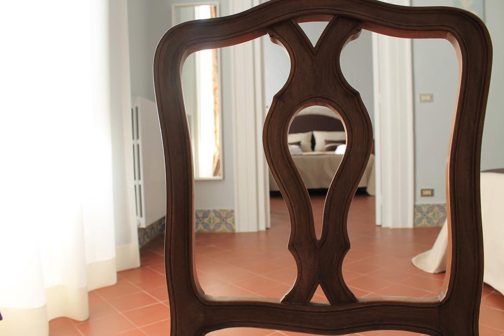 Palazzo Bianchi Domus Holidays Trani Exterior photo