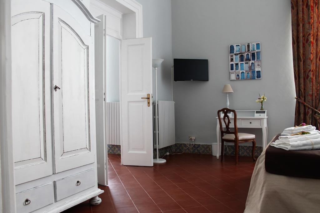 Palazzo Bianchi Domus Holidays Trani Exterior photo