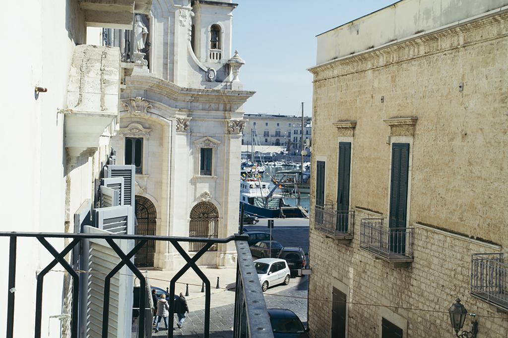 Palazzo Bianchi Domus Holidays Trani Exterior photo