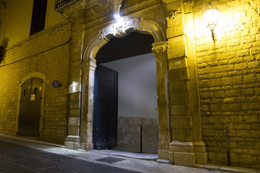 Palazzo Bianchi Domus Holidays Trani Exterior photo