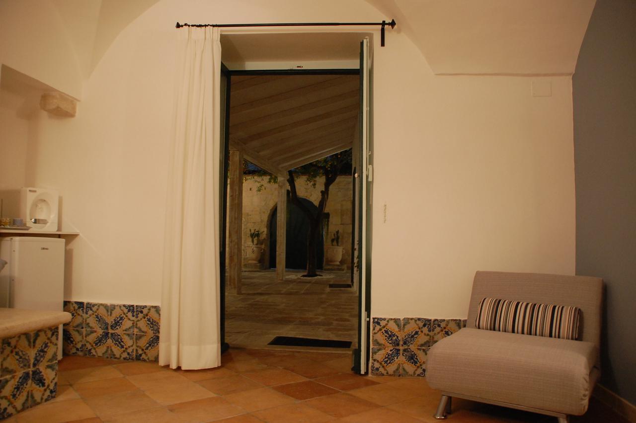 Palazzo Bianchi Domus Holidays Trani Exterior photo
