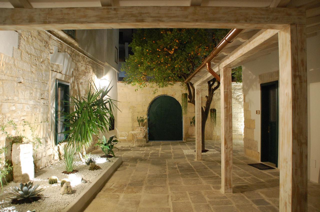 Palazzo Bianchi Domus Holidays Trani Exterior photo