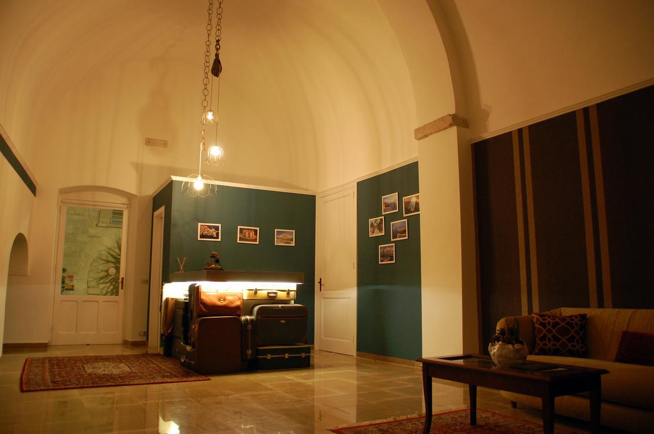 Palazzo Bianchi Domus Holidays Trani Exterior photo