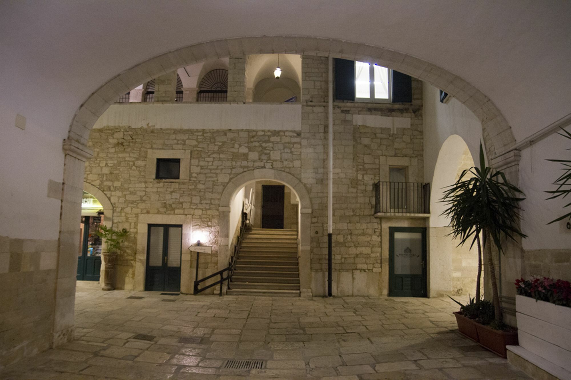 Palazzo Bianchi Domus Holidays Trani Exterior photo