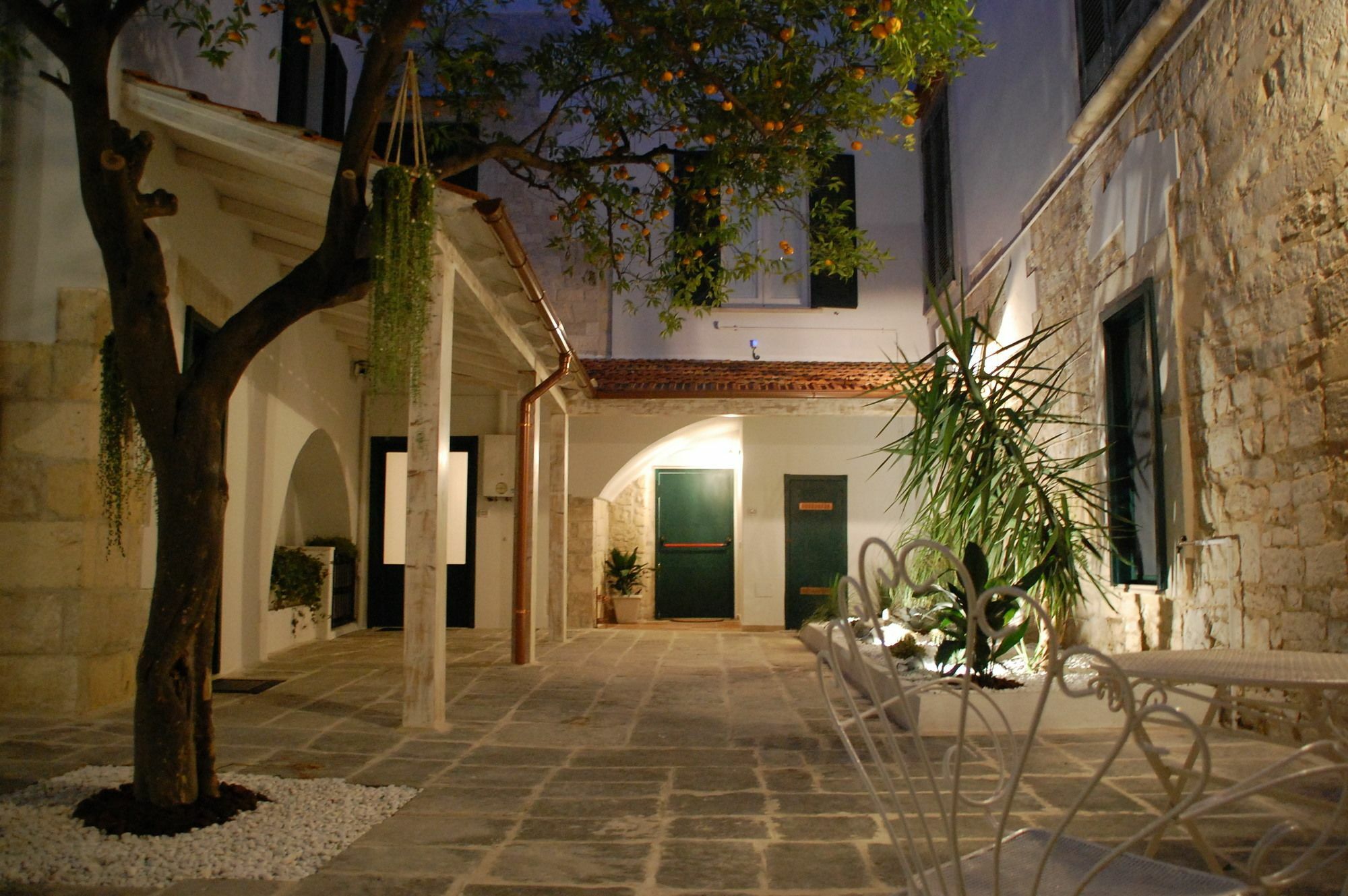 Palazzo Bianchi Domus Holidays Trani Exterior photo